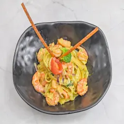 مكرونة بالجمبري صوص أبيض